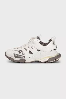 White sneakers with a chunky sole Track
