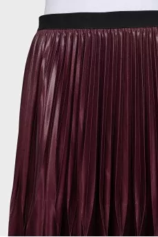 Pleated skirt without fastening