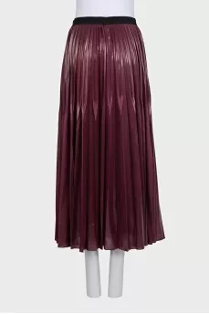 Pleated skirt without fastening
