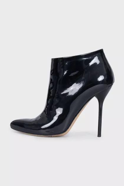 Patent leather ankle boots with heels