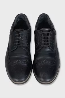 Men's leather shoes with perforations and laces