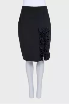 Straight skirt decorated with frills
