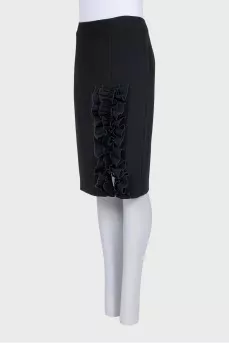 Straight skirt decorated with frills