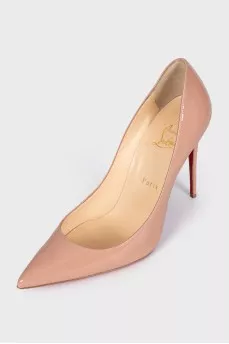 Beige patent leather shoes