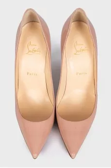 Beige patent leather shoes
