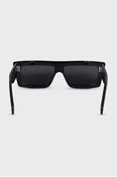Rectangular sunglasses with wide frames