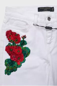 Low-waist jeans decorated with embroidery