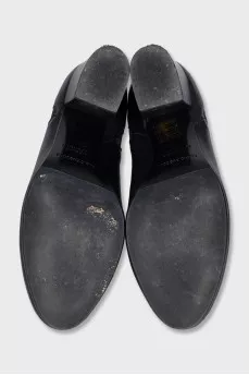 Black leather ankle boots without fastening