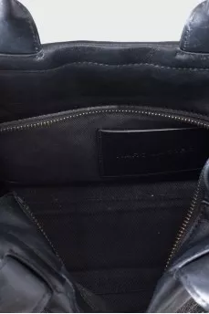 Black crossbody with embroidery element