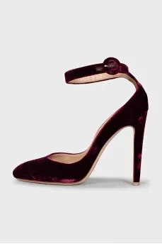 Shoes with heels made of fabric