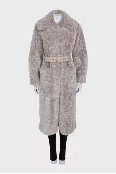 Fitted fur coat with a belt