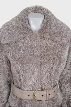 Fitted fur coat with a belt