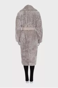 Fitted fur coat with a belt
