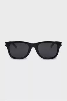 Sunglasses with a solid color frame