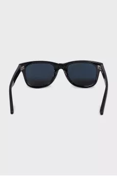 Sunglasses with a solid color frame