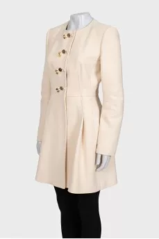 Beige coat with button-down logo