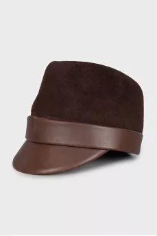 Brown cap with a leather visor