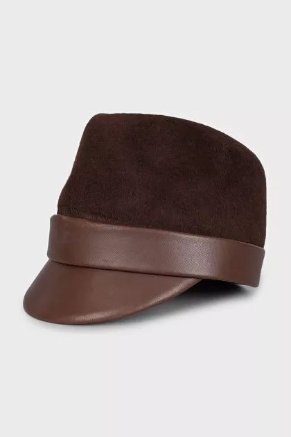 Brown cap with a leather visor