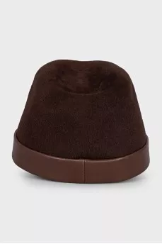 Brown cap with a leather visor