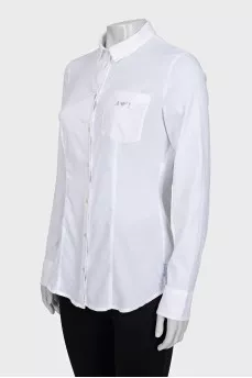 Fitted shirt decorated with rhinestones