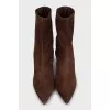 Short suede kitten heel boots