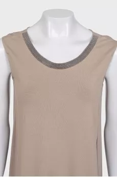 Loose-fitting dress with a tie at the bottom