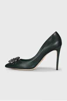 Green leather shoes with decoration