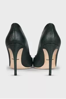 Green leather shoes with decoration