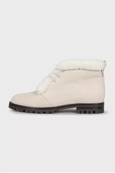 White suede boots with fur