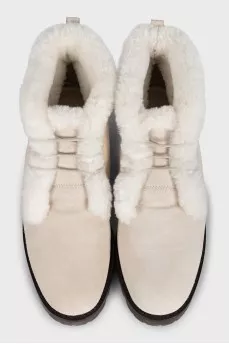White suede boots with fur