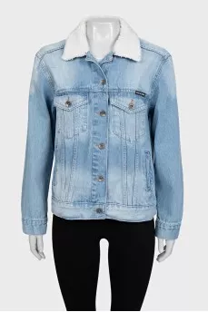 Denim jacket with a white collar
