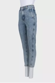 Light blue skinny jeans with a button