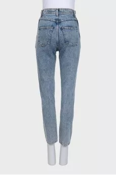 Light blue skinny jeans with a button