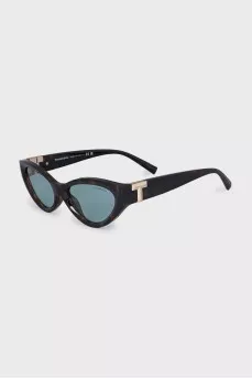 Sunglasses with blue lenses