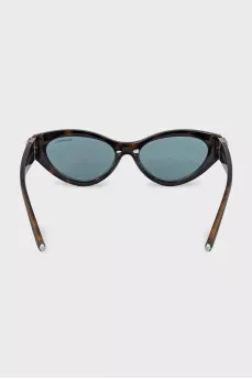 Sunglasses with blue lenses