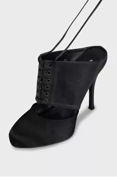 Leather and textile mules with laces