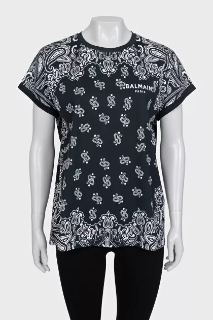 Черная футболка в принт oversize