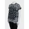 Черная футболка в принт oversize