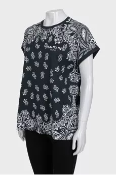 Черная футболка в принт oversize