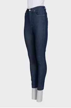 High-waisted jeans with a patch on the pocket