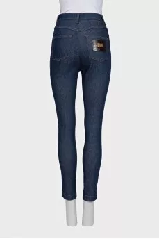 High-waisted jeans with a patch on the pocket
