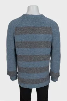 Men's light blue loose-fitting sweater