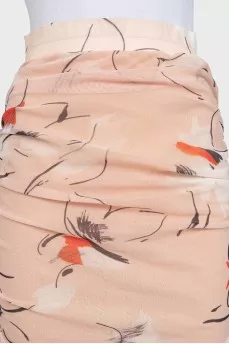A fitted skirt with printed draping