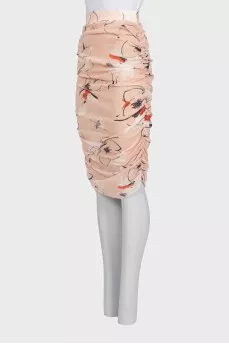 A fitted skirt with printed draping