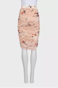 A fitted skirt with printed draping