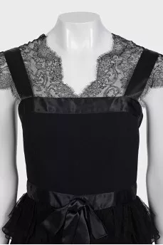 Black fitted dress with lace