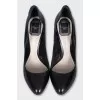 Leather pumps with a scalloped edge