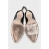 Leather pumps with a scalloped edge