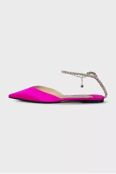 Flat shoes decorated with crystals