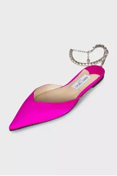 Flat shoes decorated with crystals